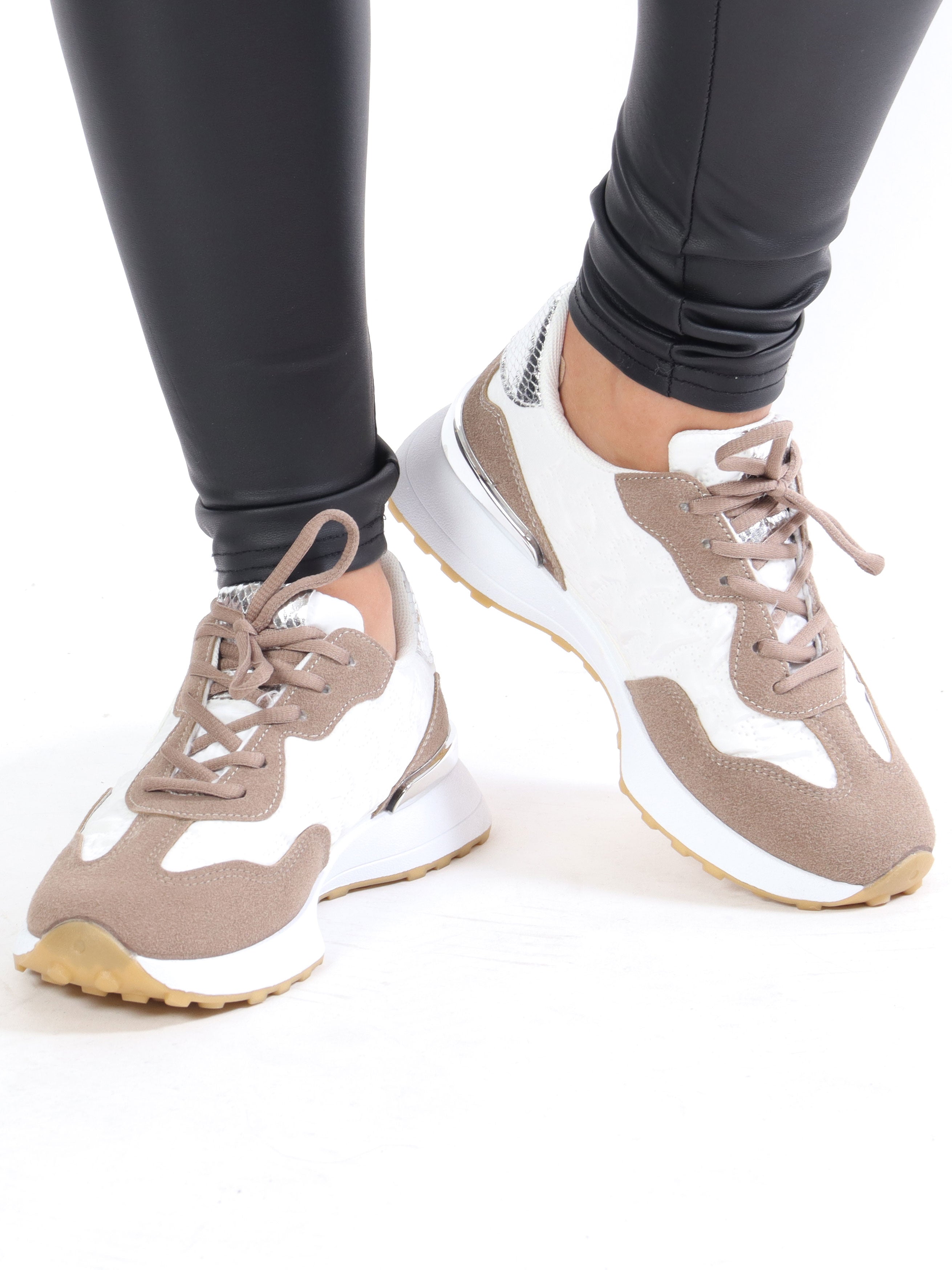 Line - Sneakers med slangeprints detaljer